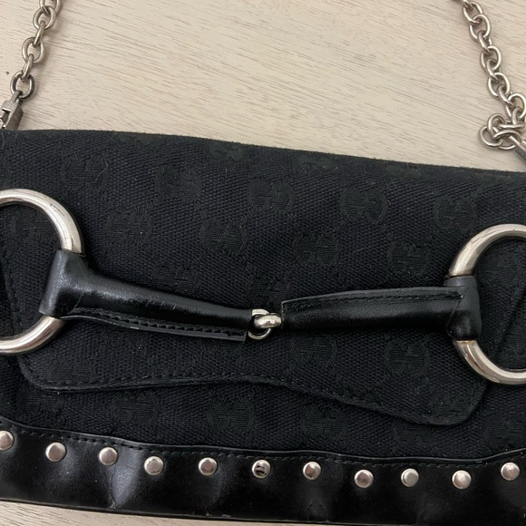 Gucci Black horsebit Leather Shoulder Bag with Silver Chain - Picture 3 of 12